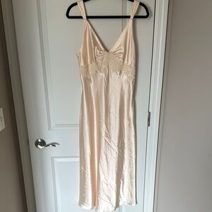 Jones New York Long Slip